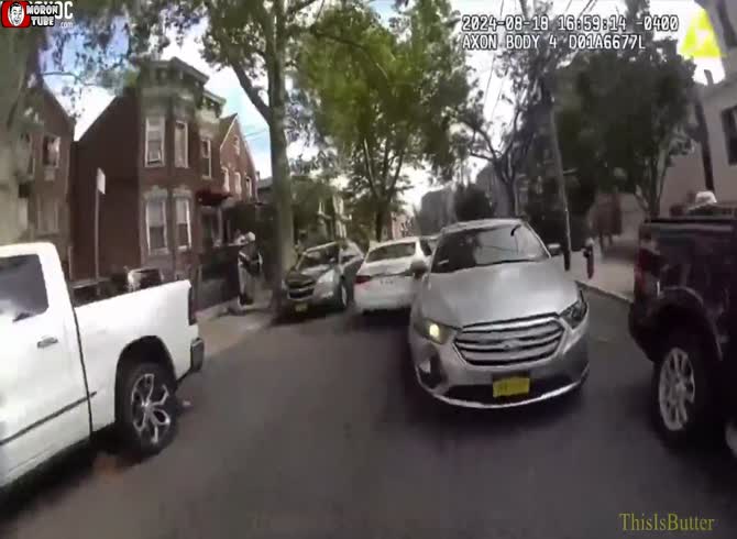 Video :A suspicious narrowly misses hitting a little girl and insults a police officer as he flees in his car